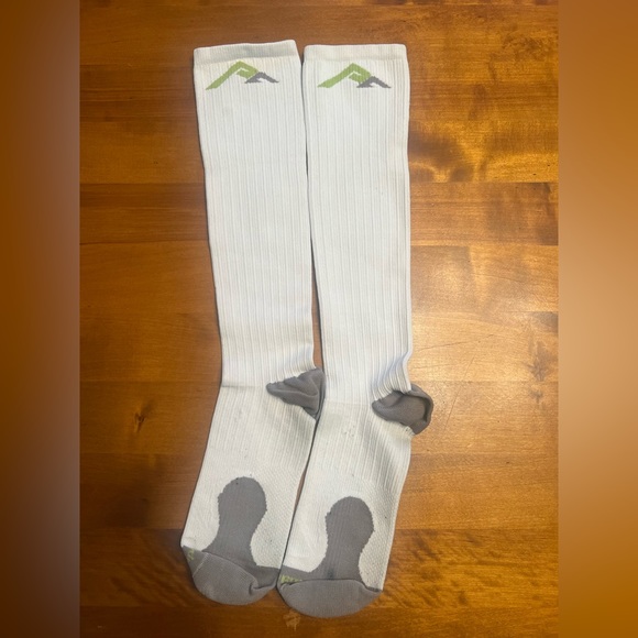 Pro Compression Socks - Picture 3 of 4